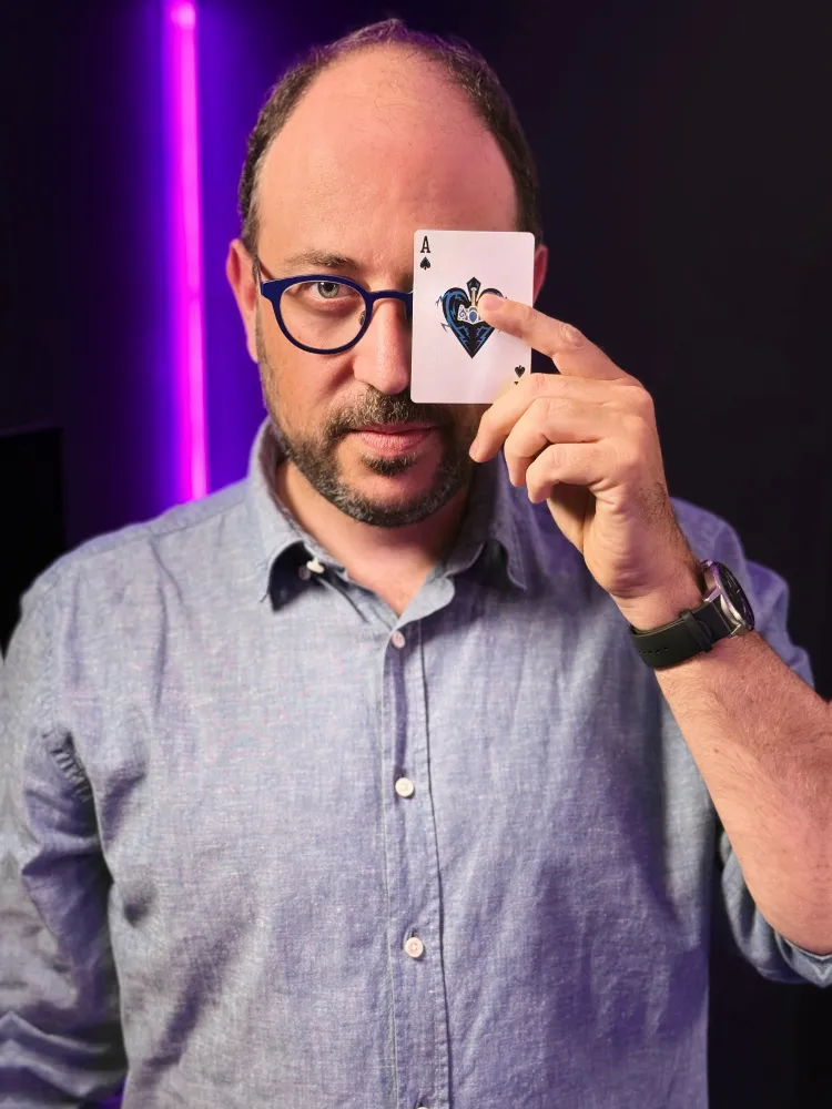 Nicolas Levi, as de pique devant l'œil